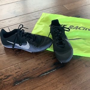 NWOT never worn! Girls/women’s track shoes w/ cleats that are removabl! Perfect!